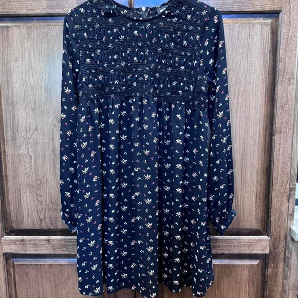 ASOS Size 6 Daisy Street shirred mini smock dress in navy ditsy floral - Picture 2 of 7